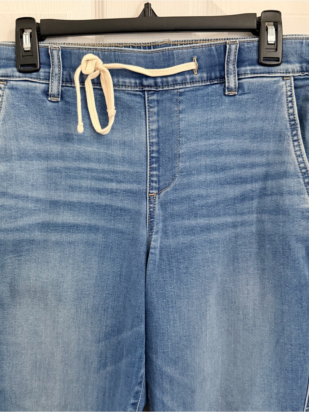 torrid Light Blue Cropped Denim Jogger Jeans - Picture 2 of 8